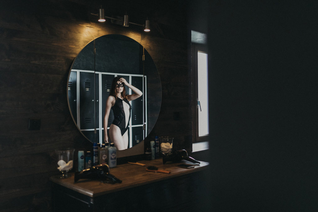Reflet masqué, vestiaire