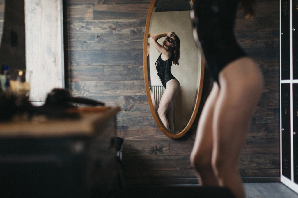 Reflet dans le miroir, vestiaire